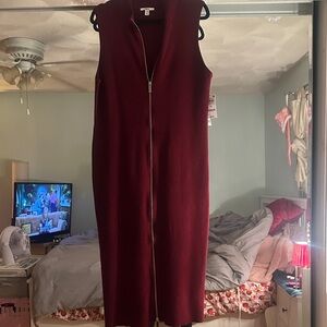 Chic Sleeveless Burgundy Dress with Zip Detail